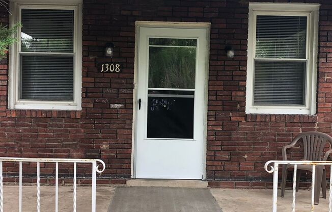 2 beds, 1 bath, $1,776