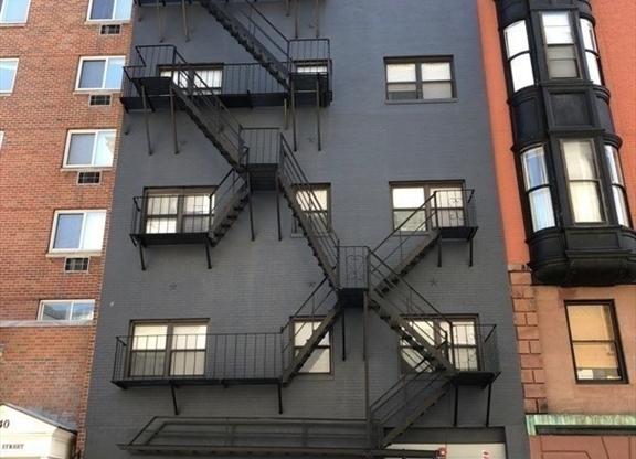 Studio, 1 bath, $2,400, Unit 63