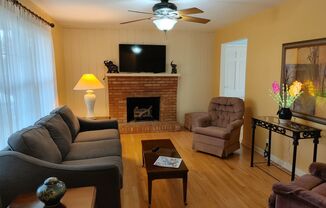 3 beds, 2 baths, $2,800