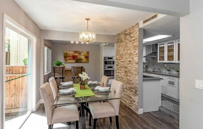 3BD/2BA – Updated Condo in Coveted Downtown Saratoga, Steps from Wildwood Park