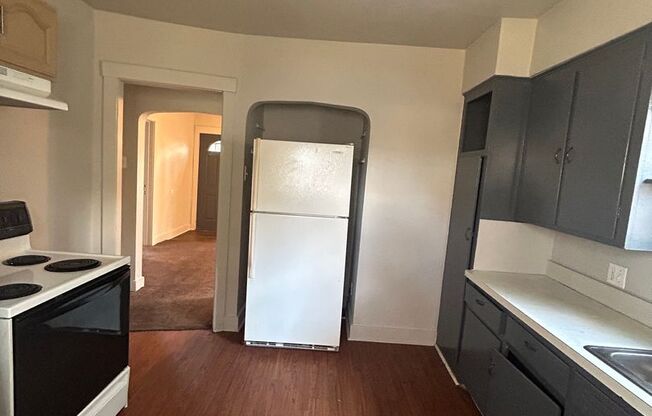 2 beds, 1 bath, $745