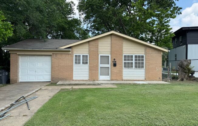 3 beds, 1 bath, $1,100