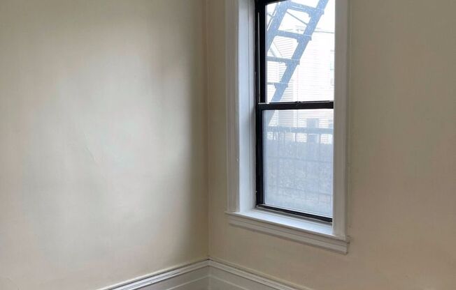 1 bed, 1 bath, $1,750, Unit B10