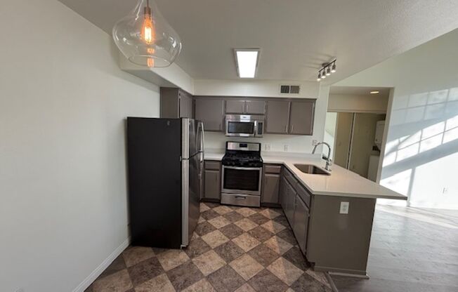 1 bed, 1 bath, 650 sqft, $1,615, Unit B5