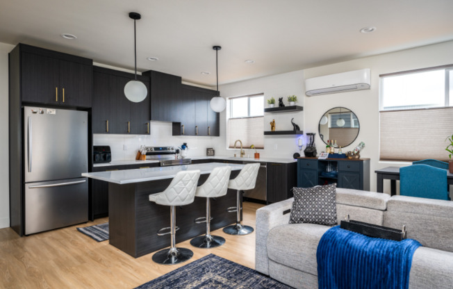 1226 W 24 ST