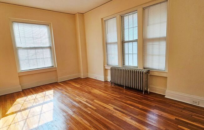 2 beds, 2 baths, 775 sqft, $1,975, Unit 210