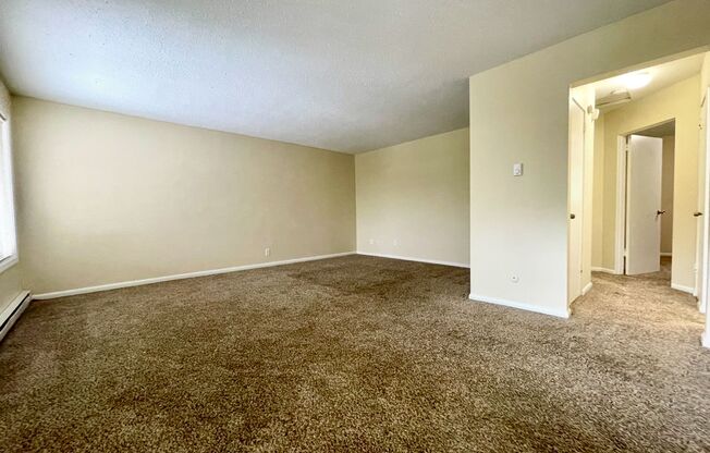 Montavilla 2 Bedroom Top Floor Unit- Great Natural light- 83 Bike Score- Carport- Fur Babies Welcome