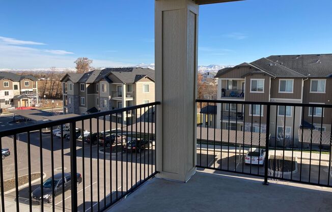 3 beds, 2 baths, $1,995, Unit 1295 - 302