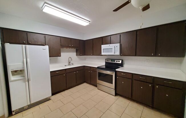 2 beds, 1 bath, $1,550, Unit 05