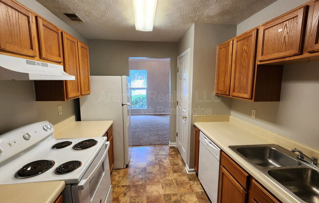 5749 STRATHMOOR MNR CIR