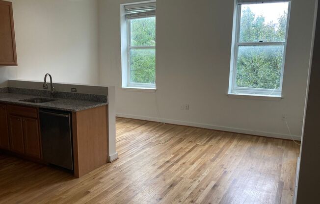 2 beds, 2 baths, 1,000 sqft, $1,799, Unit 22-2