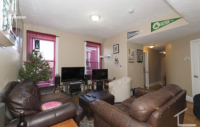 HOT ALLSTON LISTING!!!!