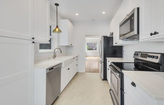 Charming 1906 Craftsman in Fremont — 3 Beds, Walk to Shops & Parks