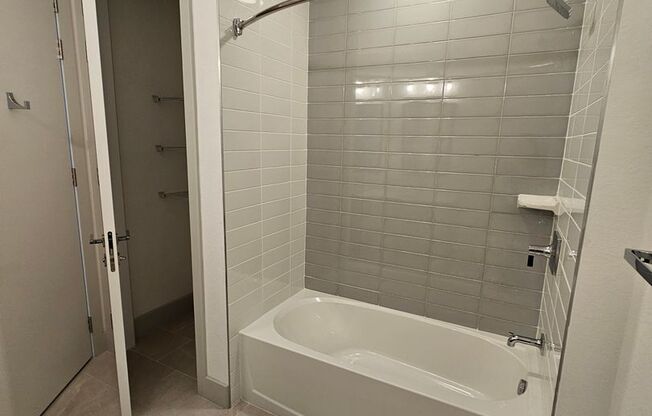 3 beds, 2 baths, 1,363 sqft, $3,045, Unit 441-4206