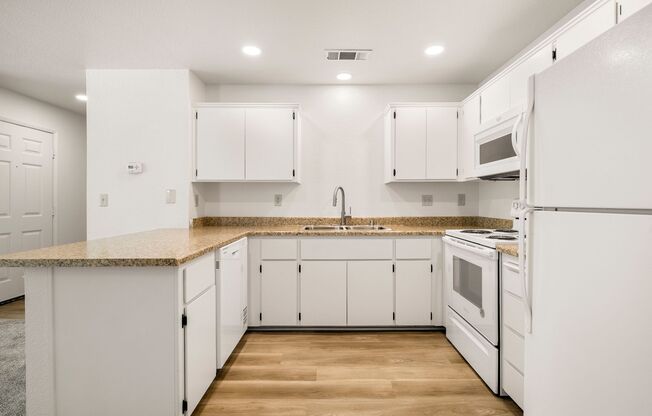 2 beds, 1 bath, 825 sqft, $1,570, Unit 50