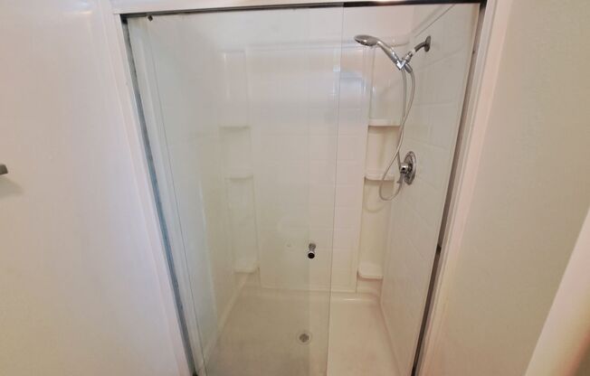 2 beds, 2 baths, 999 sqft, $2,595, Unit 423