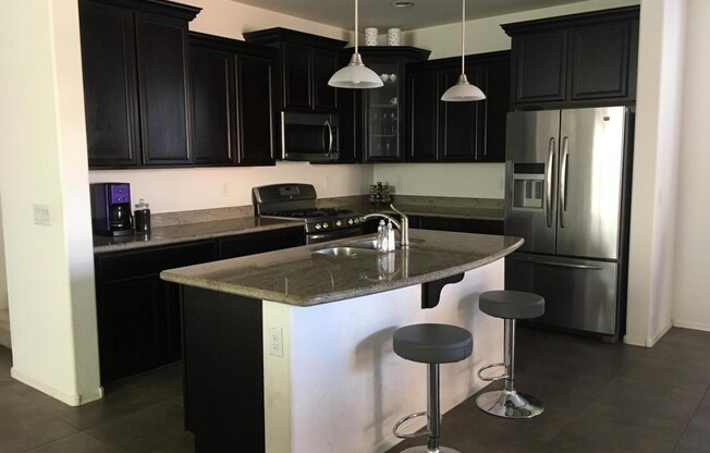 Exquisite Chandler 4 bed 3 bath home with Community Pool!!