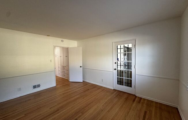SPACIOUS 3 BEDROOM 2.5 BATH IN THE HEART OF LOS FELIZ