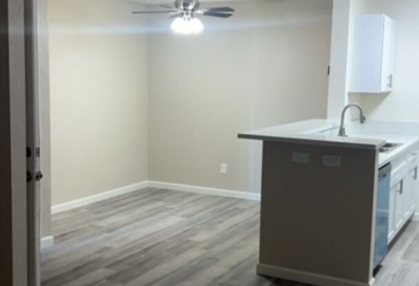 1 bed, 1 bath, 745 sqft, $1,200