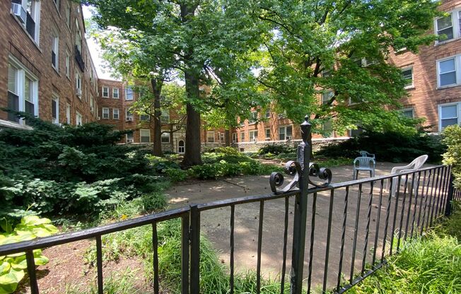 Studio, 1 bath, 400 sqft, $795, Unit 321