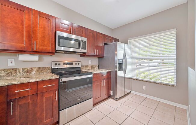 Move-In Ready! 2 BED/2.5 BATH END UNIT in Cypress Landing!