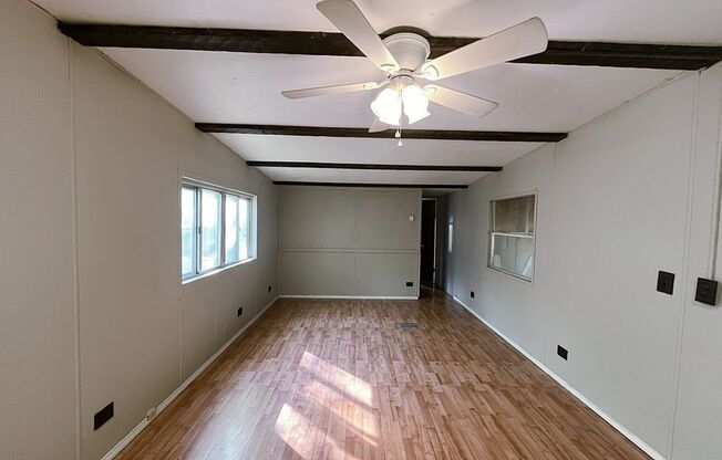 1360 E Commercial
