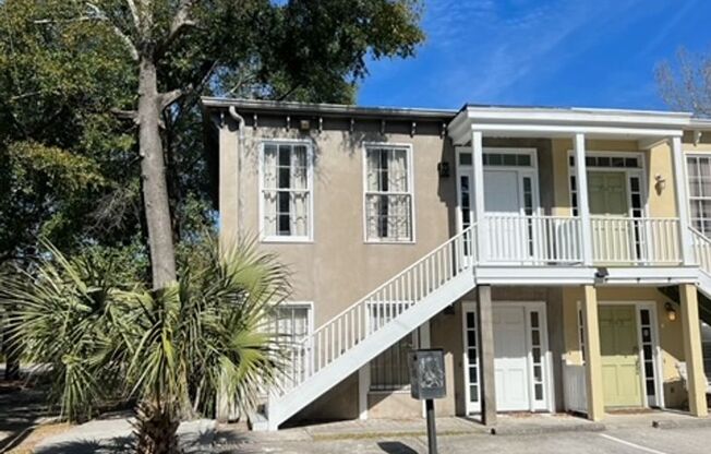 2 beds, 1 bath, $2,600, Unit A