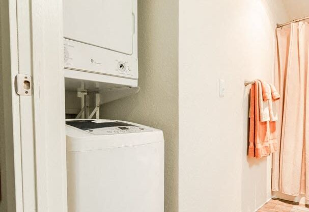Tacoma Apartments - Altitude 104 Apartments - Laundry