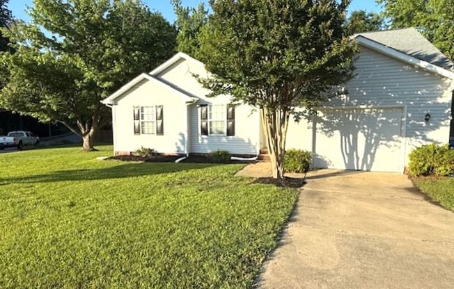 Great 3BD ranch home w/ 1 car garage in quiet neighborhood in Fuquay Varina!