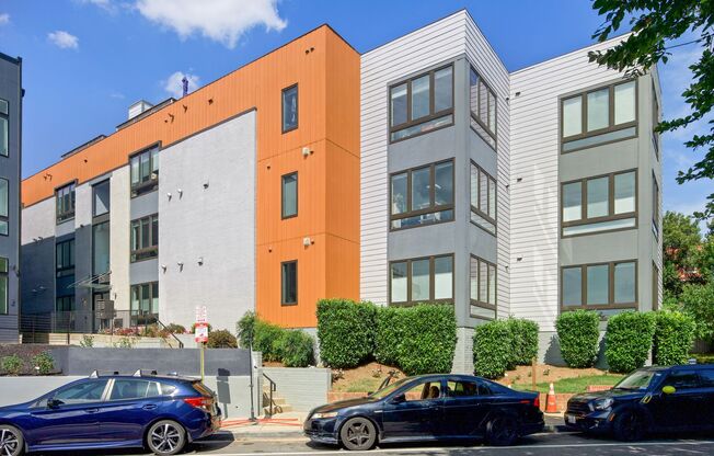 Available Now! Professionally Managed High End // 2 Bedroom 2 Bathroom Condo // Columbia Heights