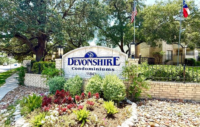 **APPLICATION RECEIVED** BEAUTIFUL Upstairs One Bedroom / One Bath CONDO!