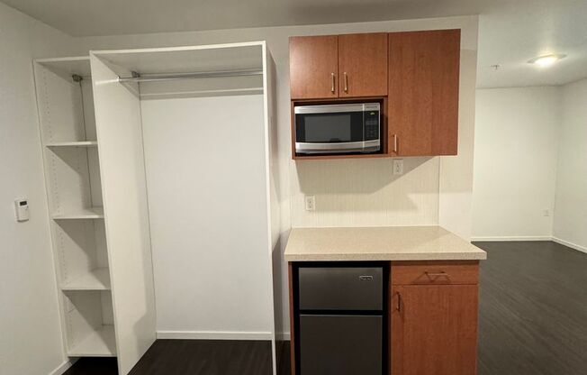Studio, 1 bath, 176 sqft, $1,550, Unit 2207