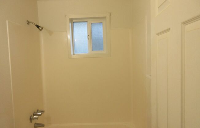 1 bed, 1 bath, $1,475, Unit 580/A/8