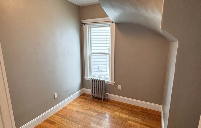3 beds, 1 bath, 1,350 sqft, $2,750, Unit #1