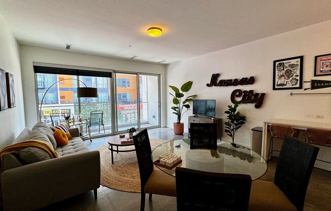 1 bed, 1 bath, 726 sqft, $1,460, Unit 210
