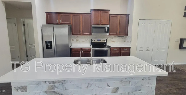 8238 MDW WALK LN