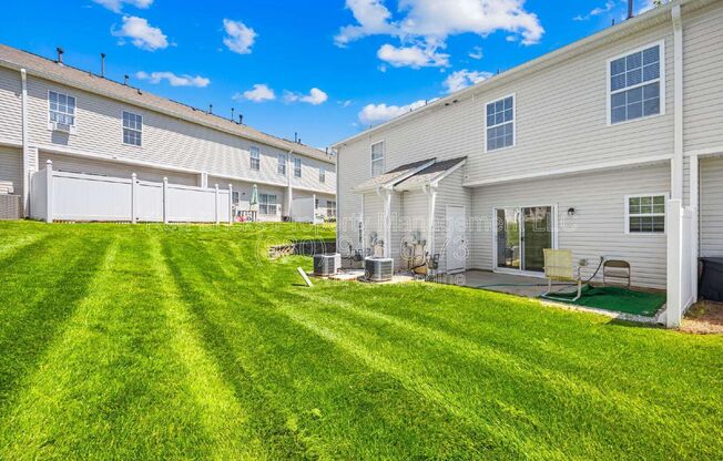 3 beds, 2.5 baths, 1,387 sqft, $1,695