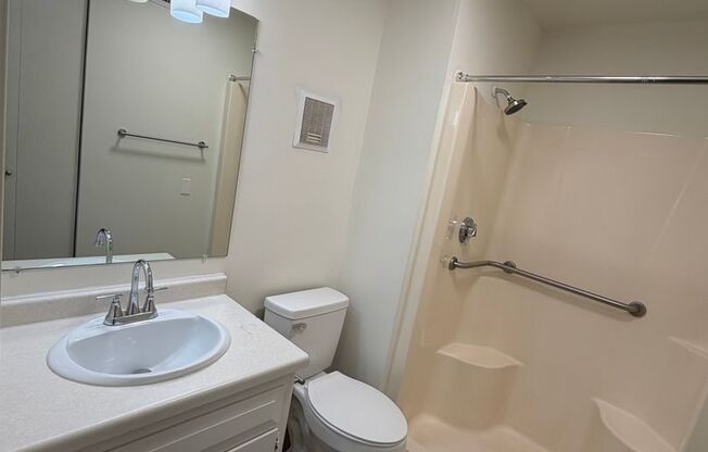 2 beds, 2 baths, 1,050 sqft, $1,670, Unit 2050N