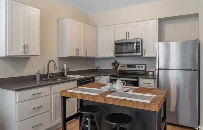 2 beds, 2 baths, 1,027 sqft, $1,875, Unit 212-207