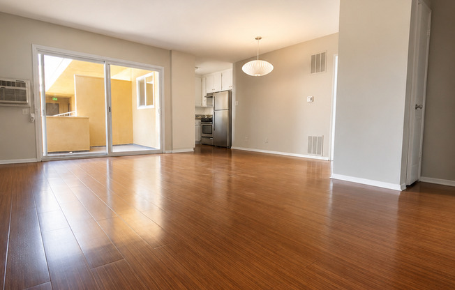 2 beds, 2 baths, 900 sqft, $2,395, Unit 303