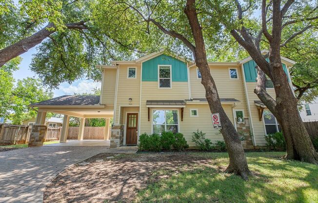 UT PRE-LEASE: Central Austin 6-Bedroom Home with High-End Finishes & Large Fenced Turf Yard