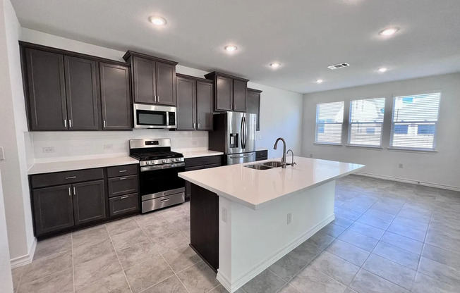 Modern East Austin Retreat – Spacious 4-Bedroom Home with Stylish Upgrades & Prime Location
