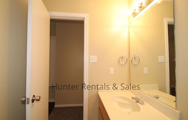 3 beds, 2 baths, $1,150