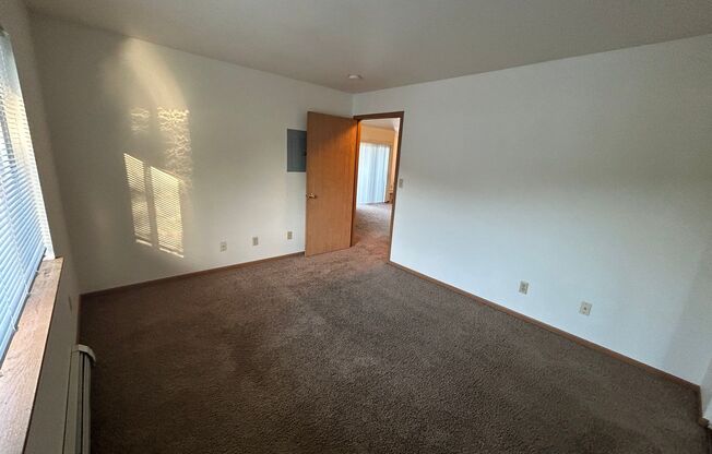 2 beds, 1 bath, $1,155, Unit 1958-10