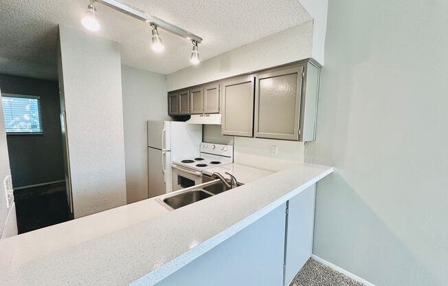 Studio, 1 bath, 500 sqft, $750, Unit 212