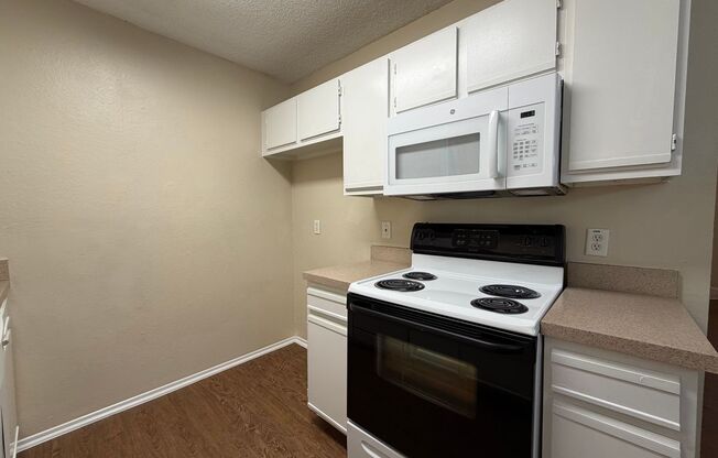 AVAILABLE NOW 3 BEDROOM 2 BATH DUPLEX IN NORTH RICHLAND HILLS