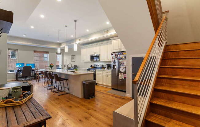 1319 N 6 ST