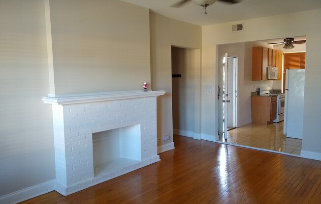 2-Bed/ 1-Bath Condo for Rent in North Rogers Park