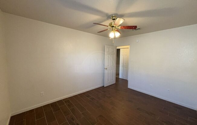 3 beds, 2 baths, $1,225, Unit 3607 Dustin Ct Unit B