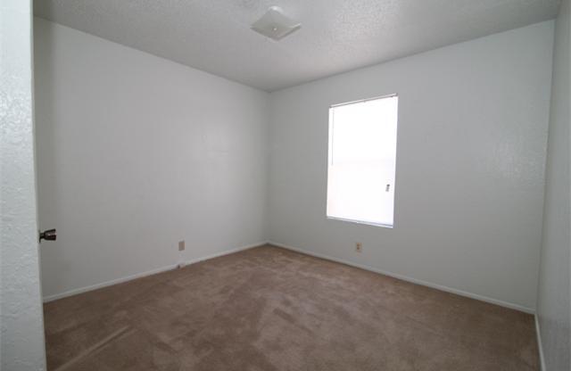 Spacious 3 Bedroom, 2 Bath Duplex in Prime North Austin Location!